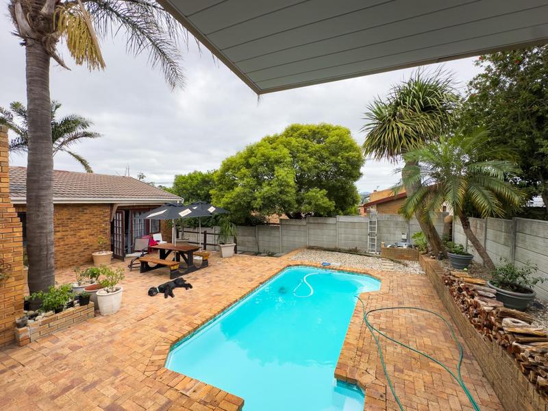 5 Bedroom Property for Sale in Vredekloof Western Cape